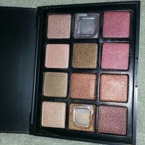 Eyeshadow plate